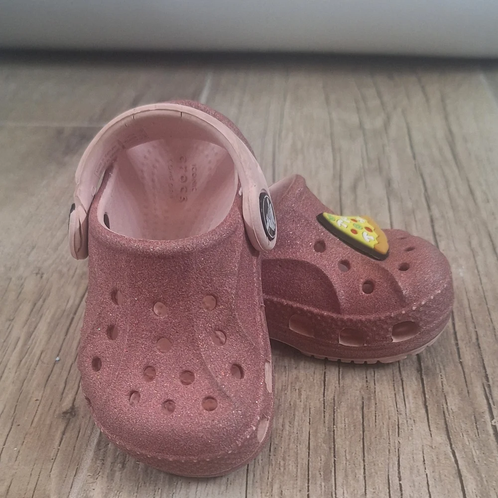 CROCS Kids Sparkly Pink Clogs With Pizza Croc Charm Sz. 4
